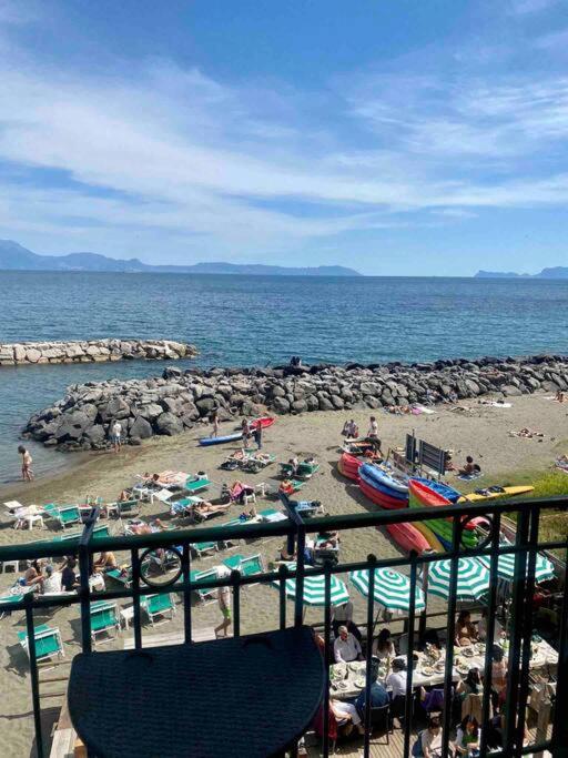 Il Richiamo Del Mare Villa Napoli Bagian luar foto